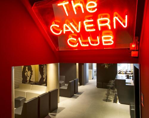 a neon sign that says the cavern club in a store at Sant Jordi Hostels Rock Palace in Barcelona
