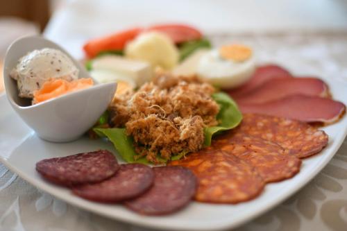 Mad på pensionatet eller i nærheden