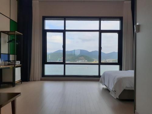 Zdjęcie z galerii obiektu Tongyeong Bridge Hotel w mieście Tongyeong