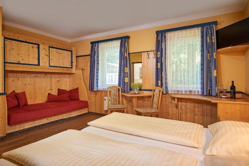 Postel nebo postele na pokoji v ubytování Hotel Hubertushof