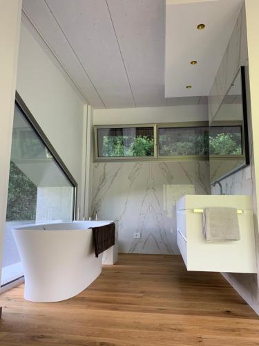 Gambar di galeri bagi La Forestale Luxury Ecolodge - La Suite Royale di Acqualagna