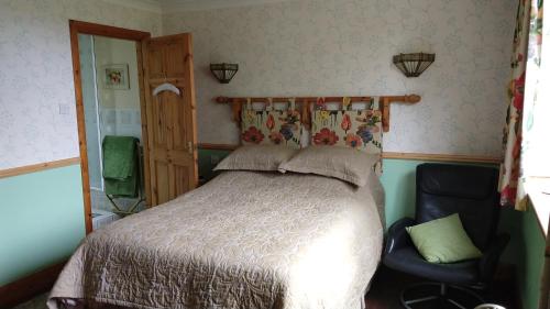 Rúm í herbergi á Hollingworth Lake Guest House Room Only Accommodation