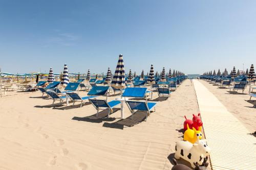 Pantai di atau dekat dengan hotel