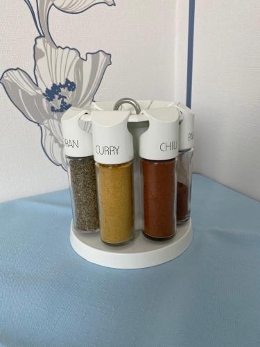 a group of five jars of spices sitting on a shelf at Ferienwohnung Paulina in Braunschweig