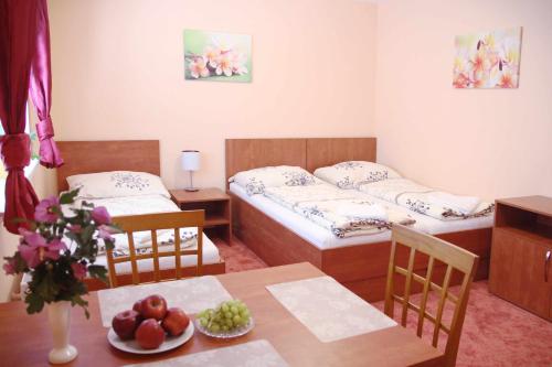Postel nebo postele na pokoji v ubytování Černý Kocour Apart hotel
