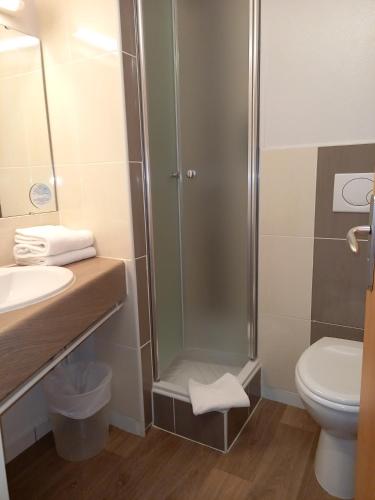 Koupelna v ubytování B&B HOTEL Saint-Etienne Monthieu