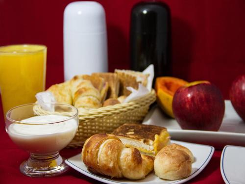 Mad på timebasishotellet eller i nærheden