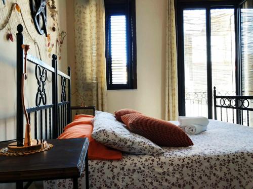 a bedroom with a bed and a window at Appartamento Porto Marina in Licata