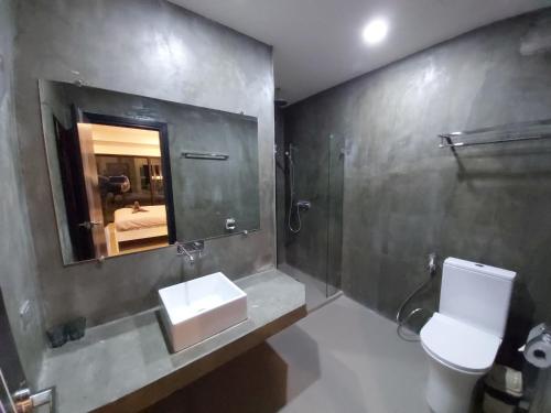 A bathroom at The Pearl Luxury Pool Villas