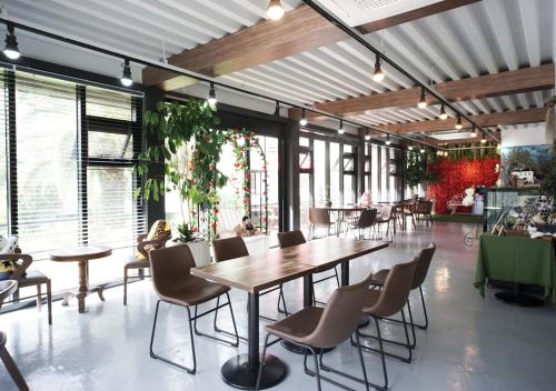 En restaurant eller et andet spisested på Jeju Resortel