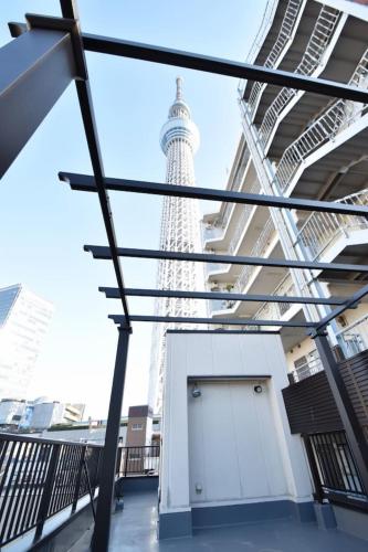 a view of the tokyo tower from a building at 押上ハウス in Tokyo
