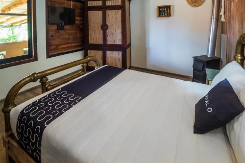 a bedroom with a bed in a room with a window at Hotel Pozo Viejo in Zacapoaxtla