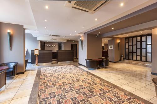 a lobby with a waiting area in a hospital at Hotel Villa Royale in Brussels