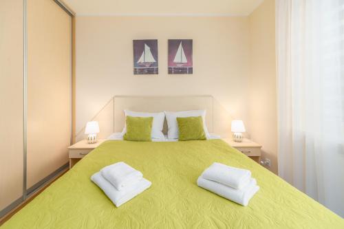Apartment Bielik A01 by Renters 객실 침대