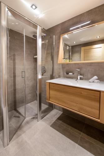 Bilik mandi di Mammoth Lodge by Alpine Resorts