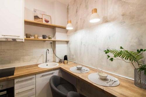 Kuchyňa alebo kuchynka v ubytovaní InCityBnB - Chic Suite