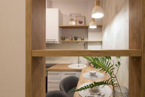 Chic Suite Agia Sofia Metro - InCityBnB