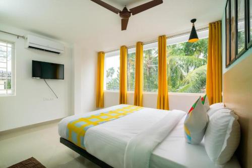 Postel nebo postele na pokoji v ubytování Flamingo Suites