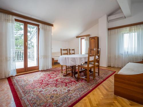 Postel nebo postele na pokoji v ubytování Apartment Fuma-5 by Interhome