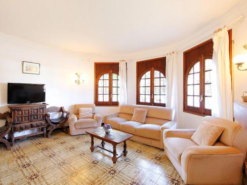 Posezení v ubytování Holiday Home Les 4 Saisons by Interhome