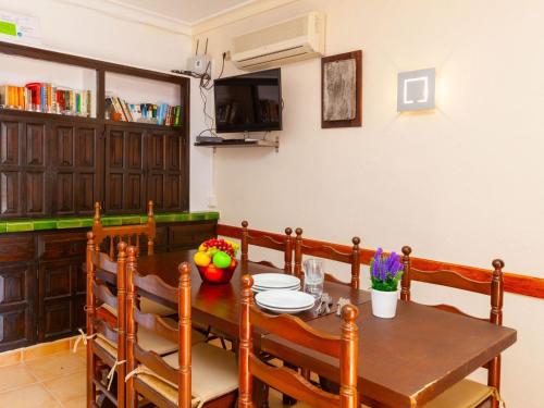 Televisyen dan/atau pusat hiburan di Apartment Adelfa apt- 1 by Interhome