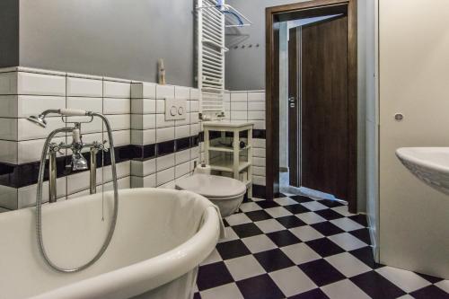 Een badkamer bij Apartamenty hoteLOVE z sauną