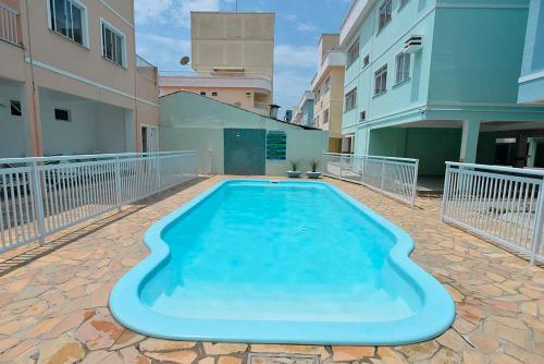 Piscina en o cerca de Bombinhas Apartamento Condomínio San Victor 2 Quartos com Piscina