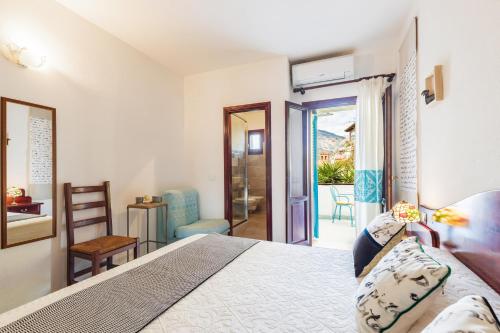 Letto o letti in una camera di Hotel S'Ortale Possibilità di Parcheggio interno e Ristorante all'aperto