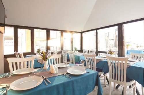 Ein Restaurant oder anderes Speiselokal in der Unterkunft Renzo Hotel Istanbul 