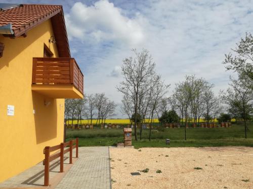 Kaptárlevegős Vendégház 5525 Füzesgyarmat, 5525 Füzesgyarmat III. Külterület 21 Tanya Darvasi út kép - 3