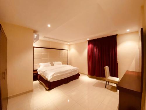 Al Hayat Al Marina Suites房間的床