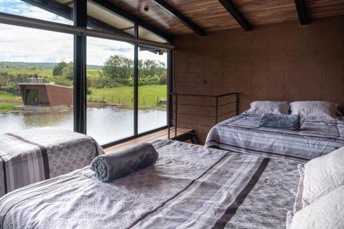 Un pat sau paturi într-o cameră la Cabañas Masala