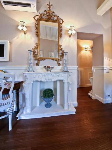Ponte Vecchio Luxury Suite - Daily Refresh Available