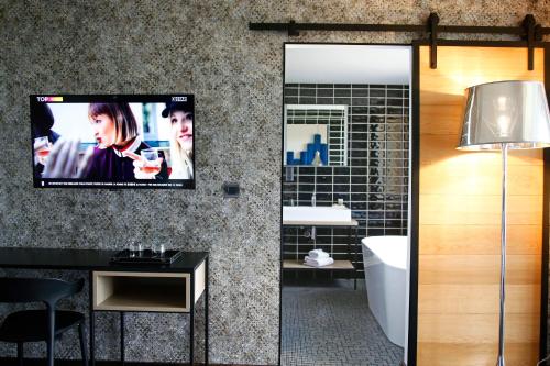 Televisyen dan/atau pusat hiburan di Hotel Onda