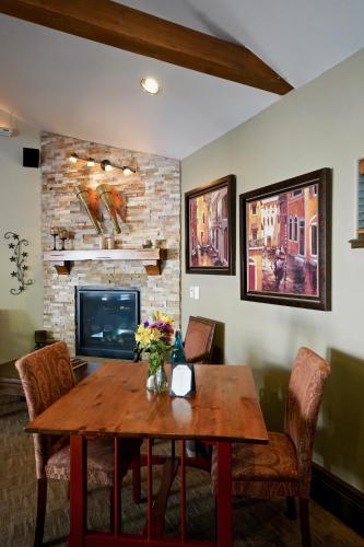 Χώρος καθιστικού στο Frisco Inn on Galena
