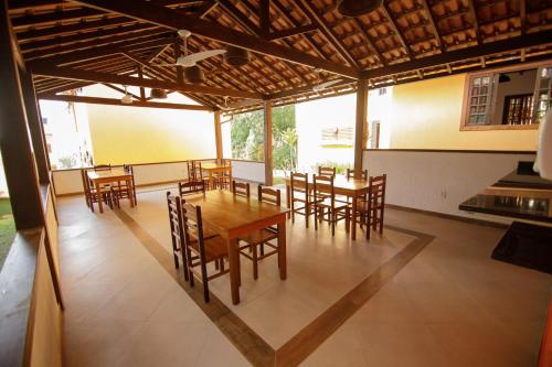 a dining room with a table and chairs at Hostel Refúgio in Abraão