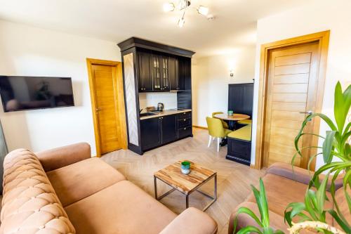 a living room with a couch and a table at Jahorinski IZLOG in Jahorina