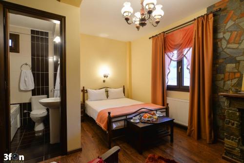 Ένα ή περισσότερα κρεβάτια σε δωμάτιο στο Guesthouse Kastro