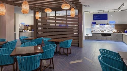 Holiday Inn Express & Suites Orlando At SeaWorld by IHG - With Free Shuttle Service to SeaWorld Parks photo 43