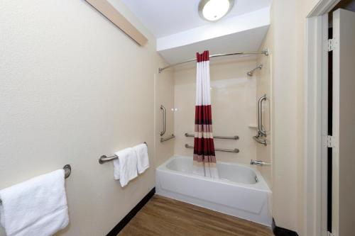 a bathroom with a tub and a sink at Red Roof Inn Tampa - Brandon in Tampa