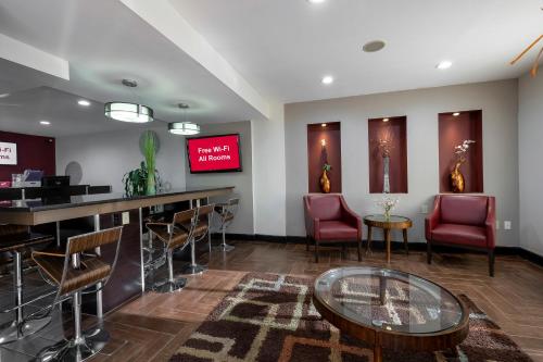 Μια τηλεόραση ή/και κέντρο ψυχαγωγίας στο Red Roof Inn Raleigh North-Crabtree Mall-Lenovo Center
