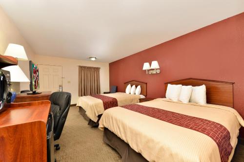 Ένα ή περισσότερα κρεβάτια σε δωμάτιο στο Red Roof Inn Dalton