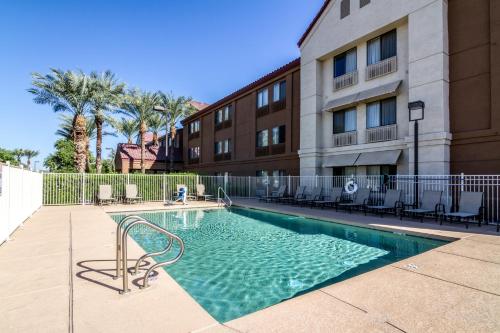 a swimming pool in front of a building at Red Roof Inn PLUS+ Tempe - Phoenix Airport in Tempe