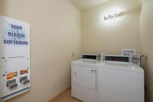 Φωτογραφία από το άλμπουμ του Red Roof Inn & Suites Monee σε Monee
