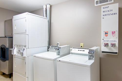 a laundry room with washers and dryers in a building at Red Roof Inn Locust Grove in Locust Grove