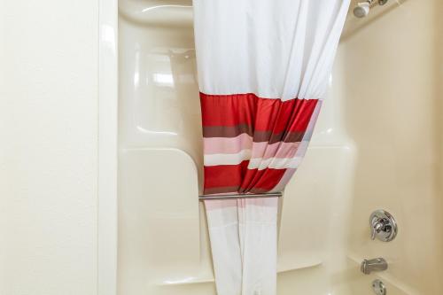 a shower curtain in the corner of a bath tub at Red Roof Inn Hardeeville in Hardeeville