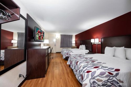 En eller flere senge i et værelse på Red Roof Inn Bordentown - McGuire AFB