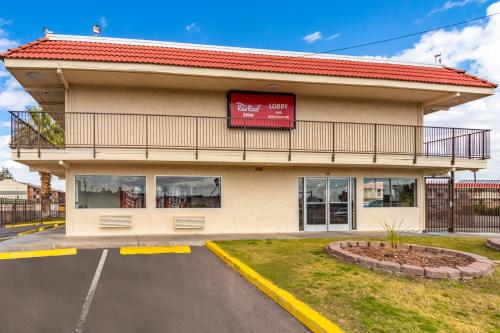 a building with a sign on the side of it at Red Roof Inn Phoenix- Midtown in Phoenix