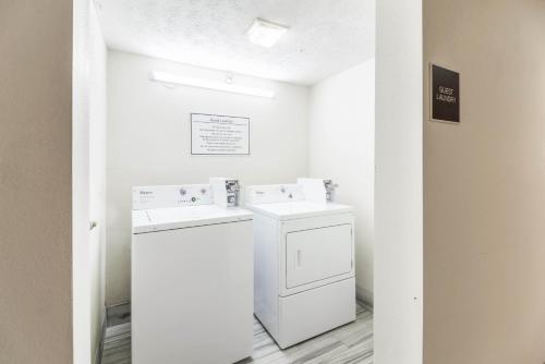 a laundry room with a washer and dryer at Red Roof Inn Cadiz in Cadiz