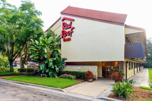 a roll top inn sign on the side of a building at Red Roof Inn Tampa Fairgrounds - Casino in Tampa